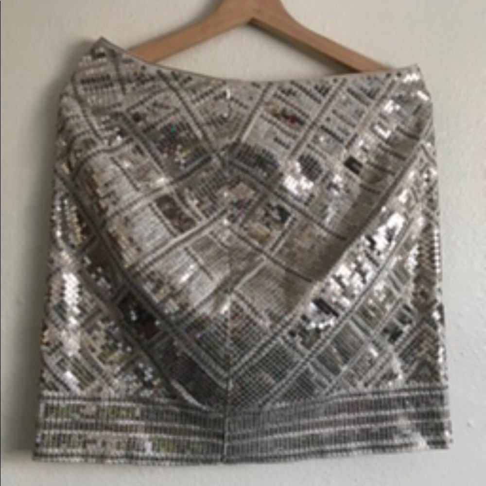 White House| Black Market Silver Skirt Size:6